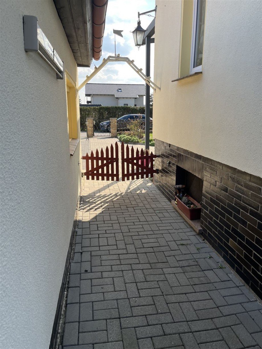 Weg zw. Haus und Garage Einfamilienhaus Neiden