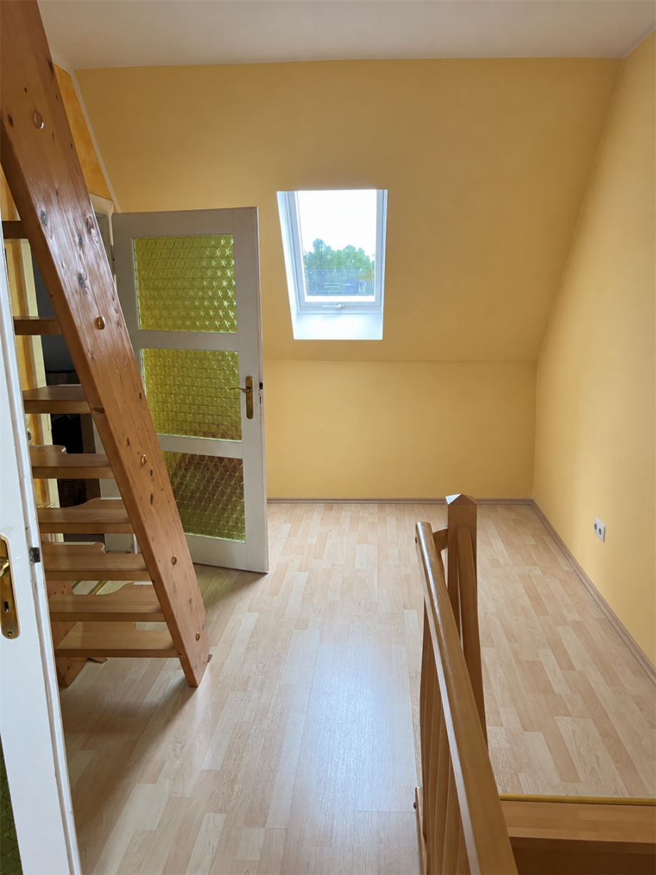 Flur im Obergeschoss Doppelhaush�lfte Zwethau
