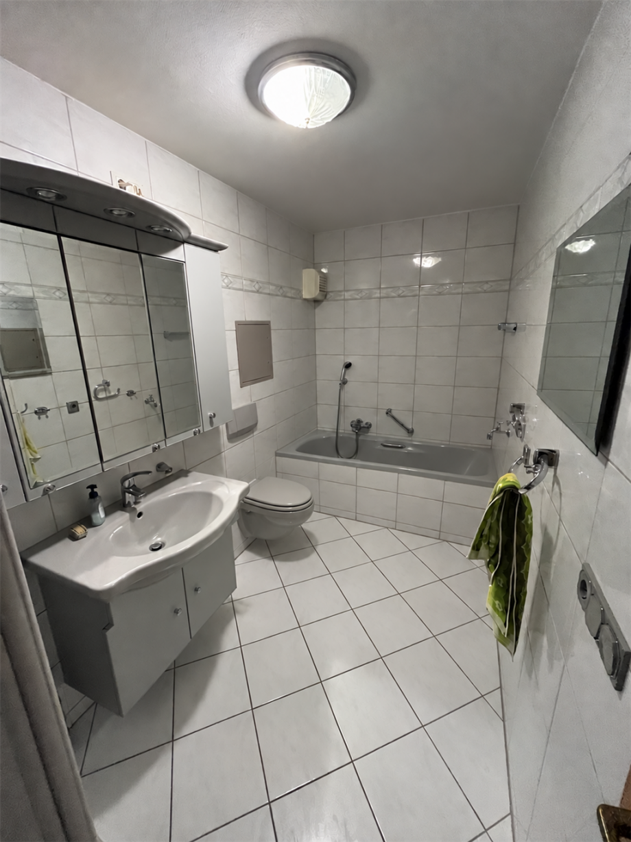 Bad mit wanne Dachgeschosswohnung Torgau