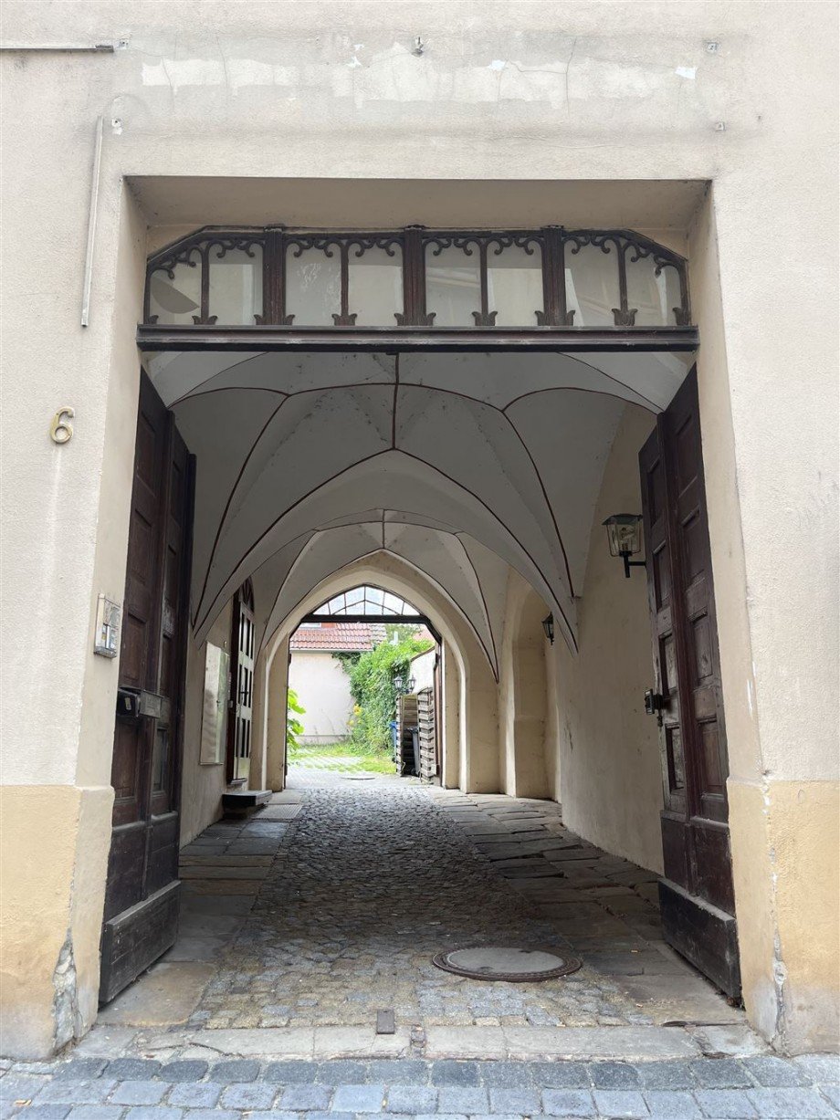 Durchfahrt Mehrfamilienhaus Torgau