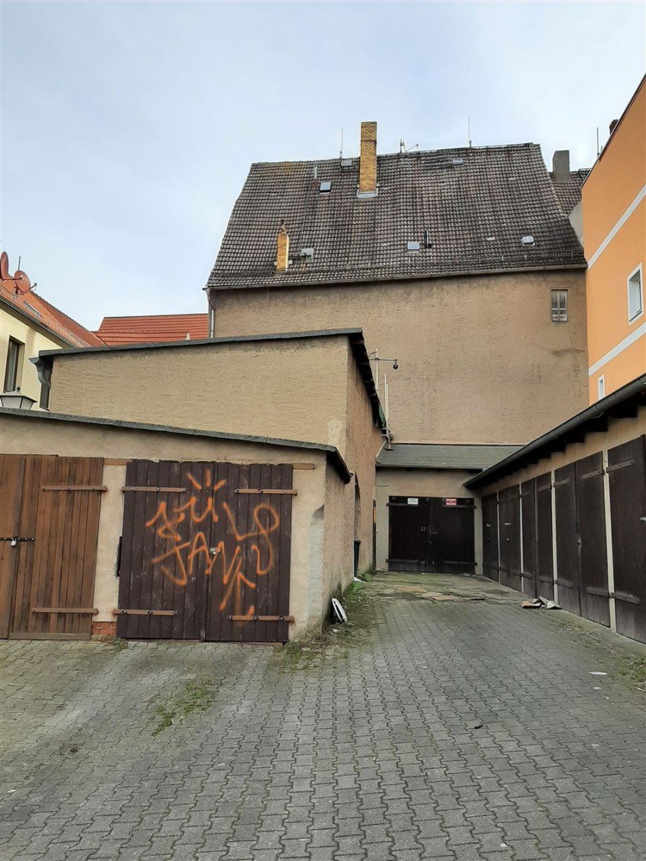 R�ckansicht Garagen Mehrfamilienhaus Torgau