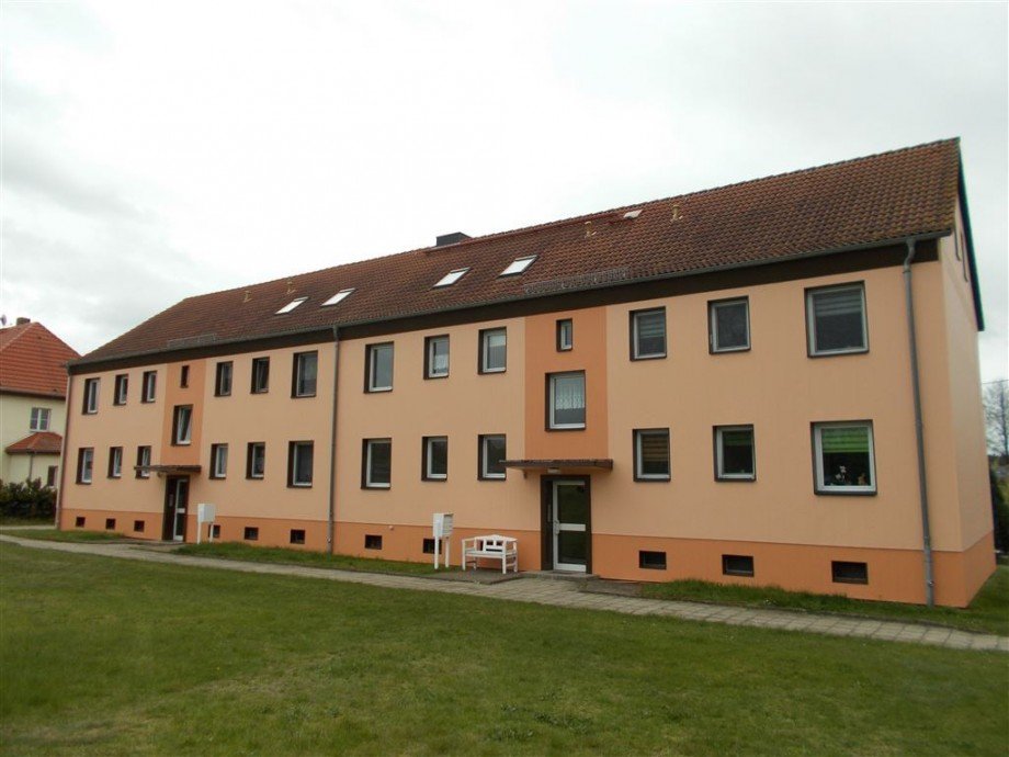 R�ckseite Mehrfamilienhaus Elsnig OT Vogelgesang