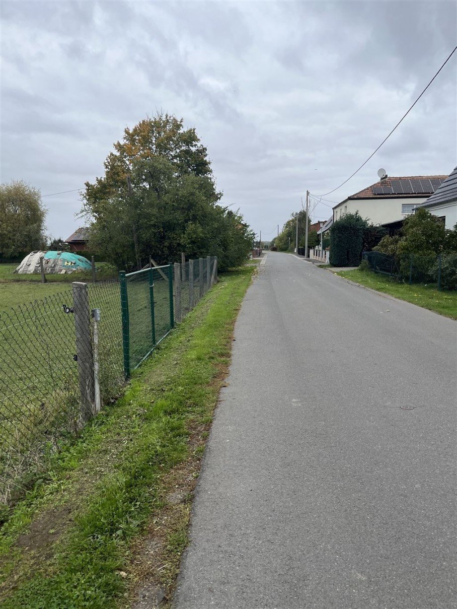 Stra�e vor dem Grundst�ck (s�dliche Richtung) Wohngrundst�ck Nichtewitz