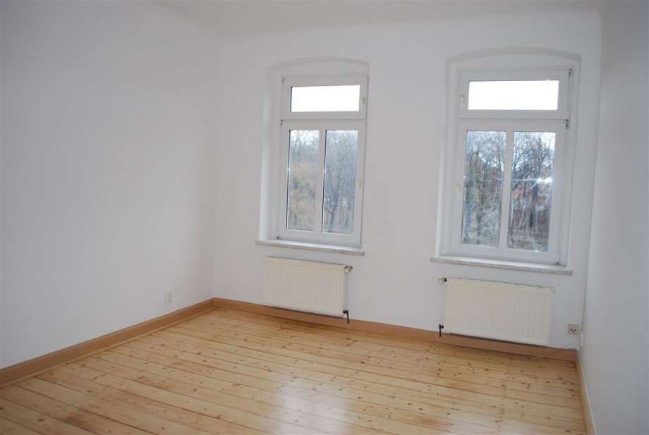 Zimmer mit aufgearbeiteten Dielen Mehrfamilienhaus Torgau