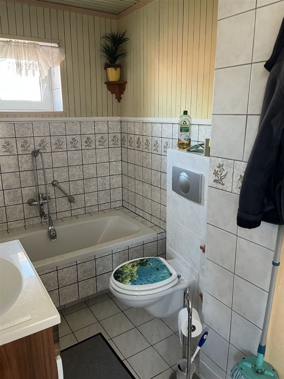 Badezimmer EG Einfamilienhaus Neiden
