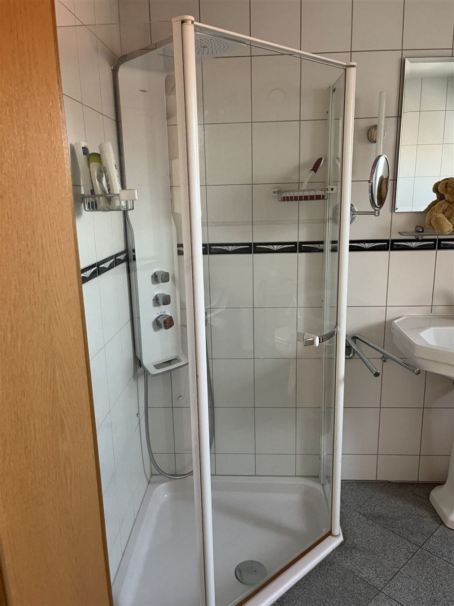 Bad - Dusche Dachgeschosswohnung Torgau