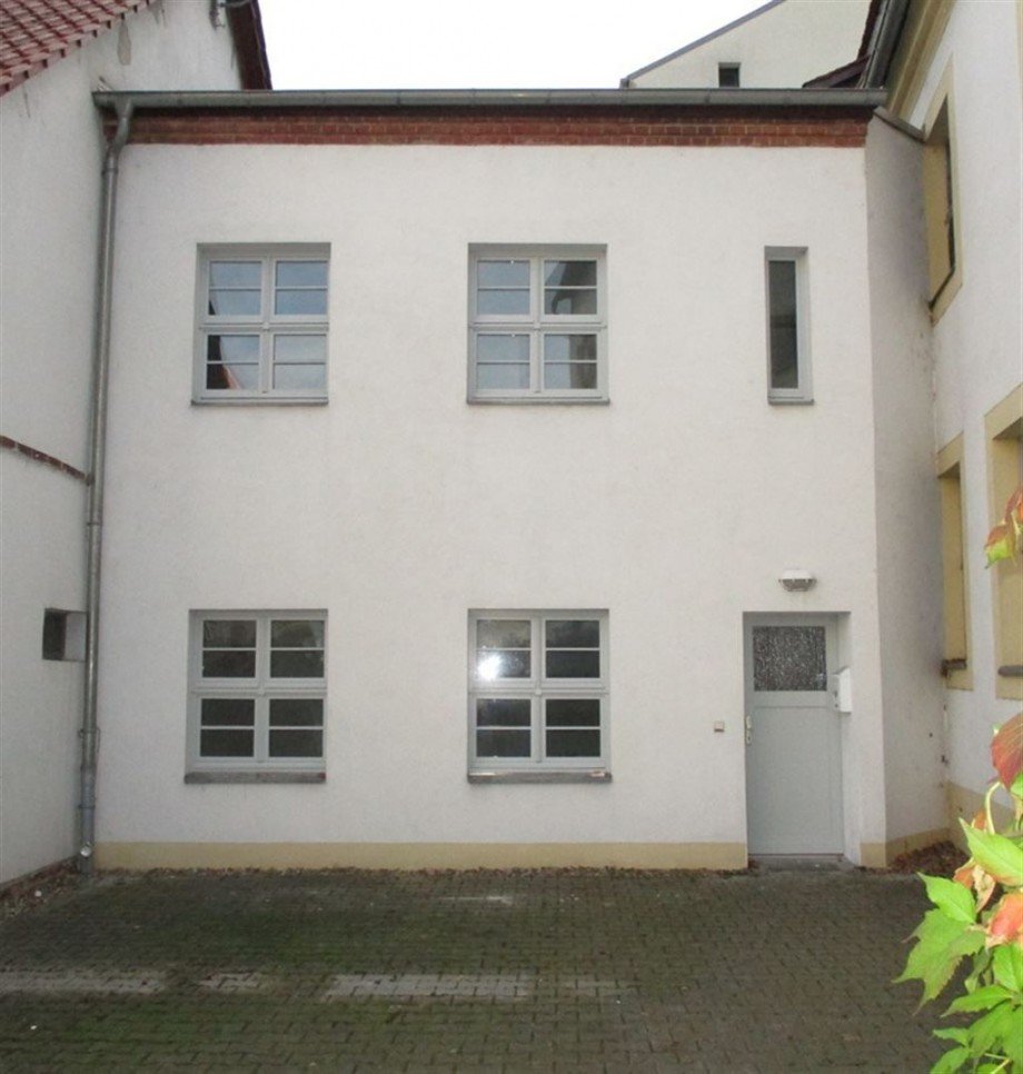 Eingang zur 2-Raum Massionettwohnung im Hof Mehrfamilienhaus Torgau