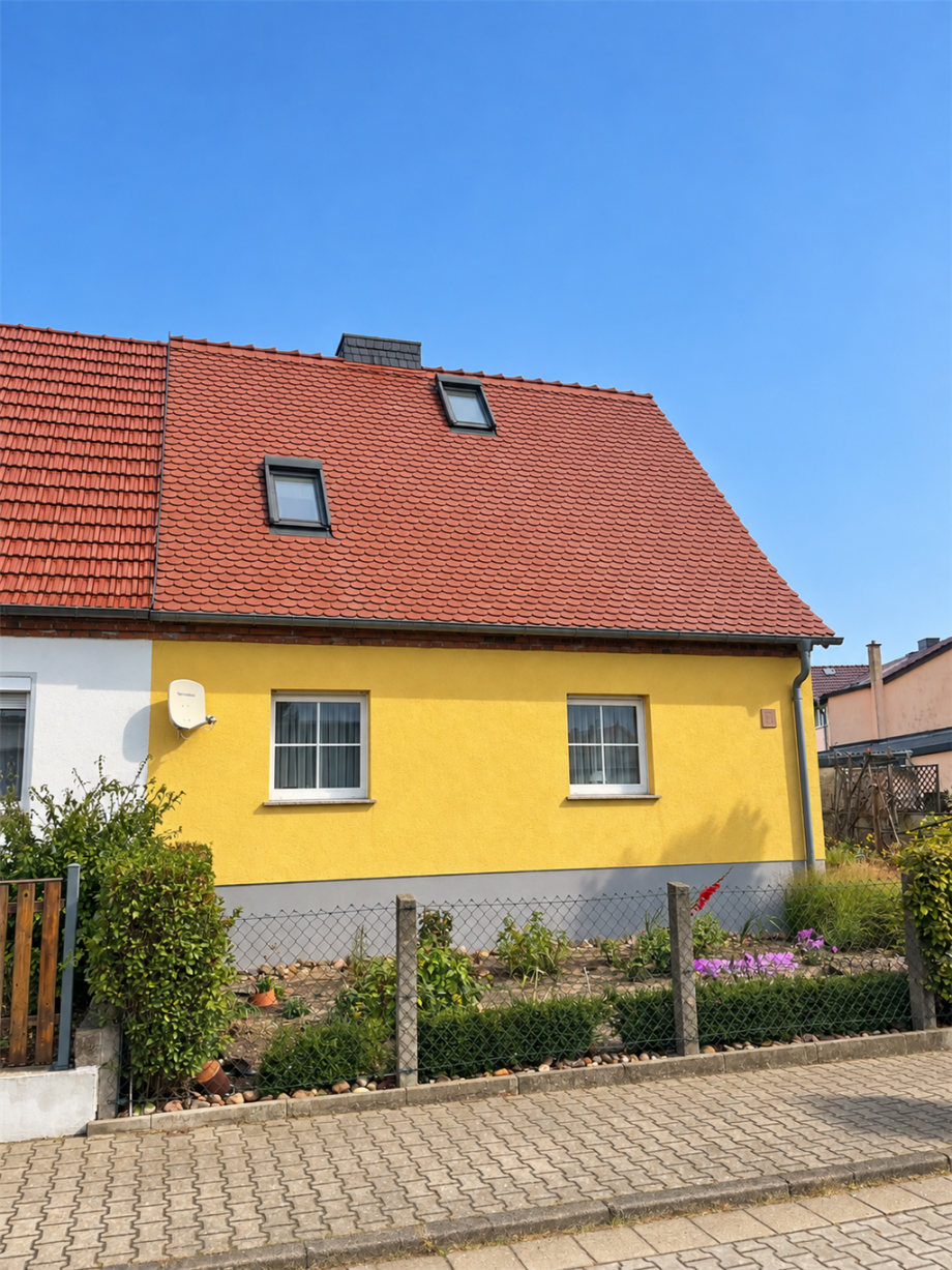 Haus au�en Doppelhaush�lfte Zwethau