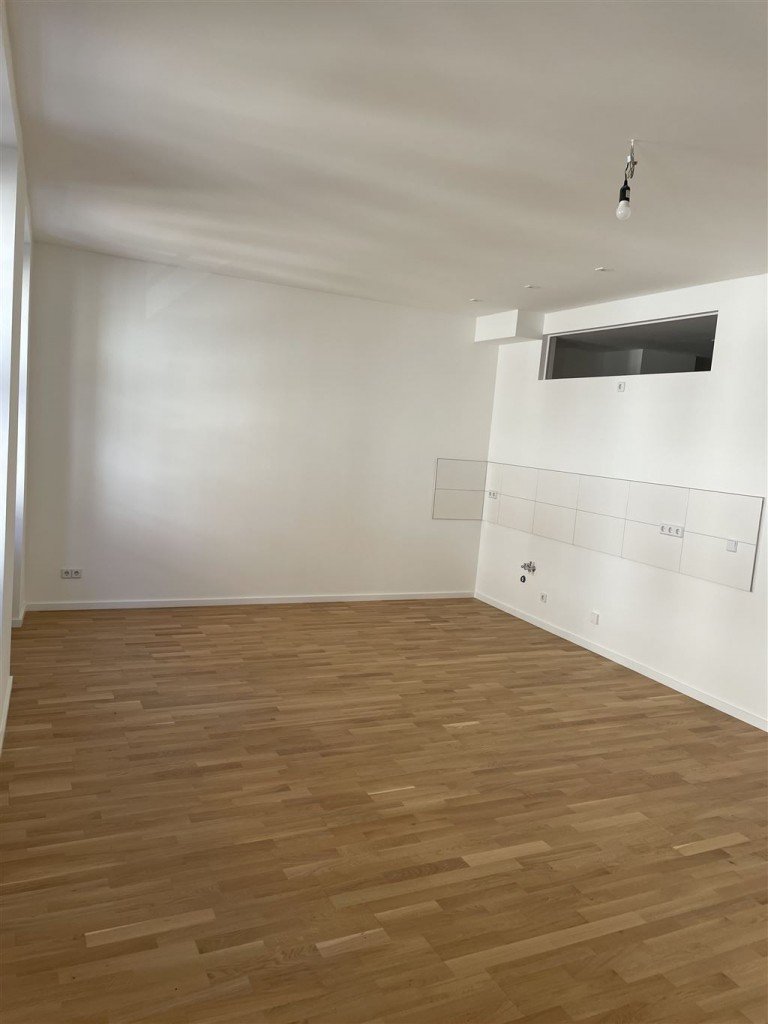 offen K�che mit Wohnbereich Torgau Etagenwohnung 2-Raum-Wohnung im 1.OG mit Fahrstuhl im Treppenhaus
