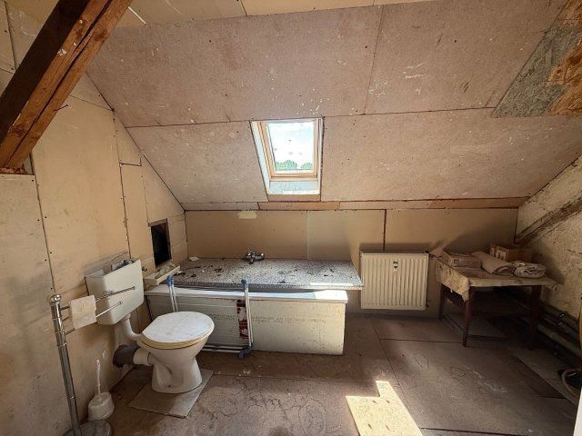 WC mit Wanne und Therme im DG Zweifamilienhaus Bad Schmiedeberg