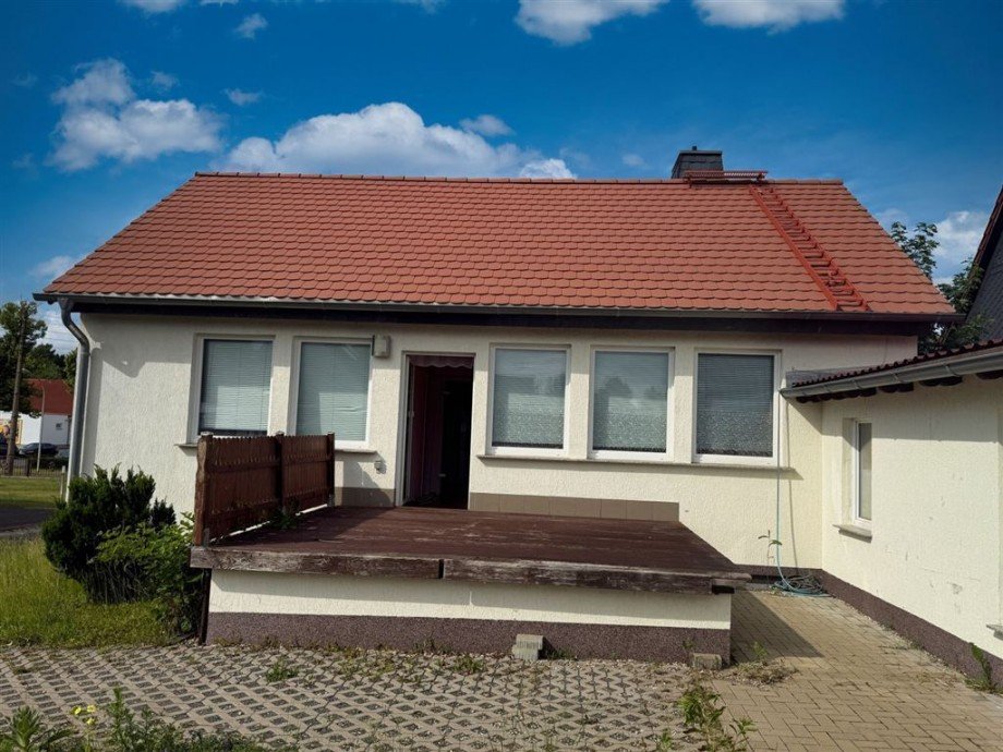 R�ckseite mit Terrasse Einfamilienhaus Bad Schmiedeberg